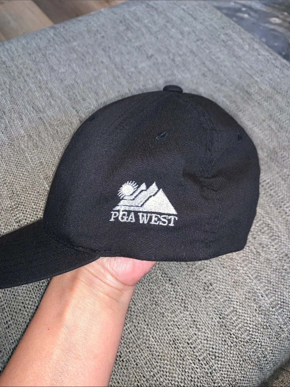 Travis Matthew USA, California design, black hat, cap golf PGA West s-m